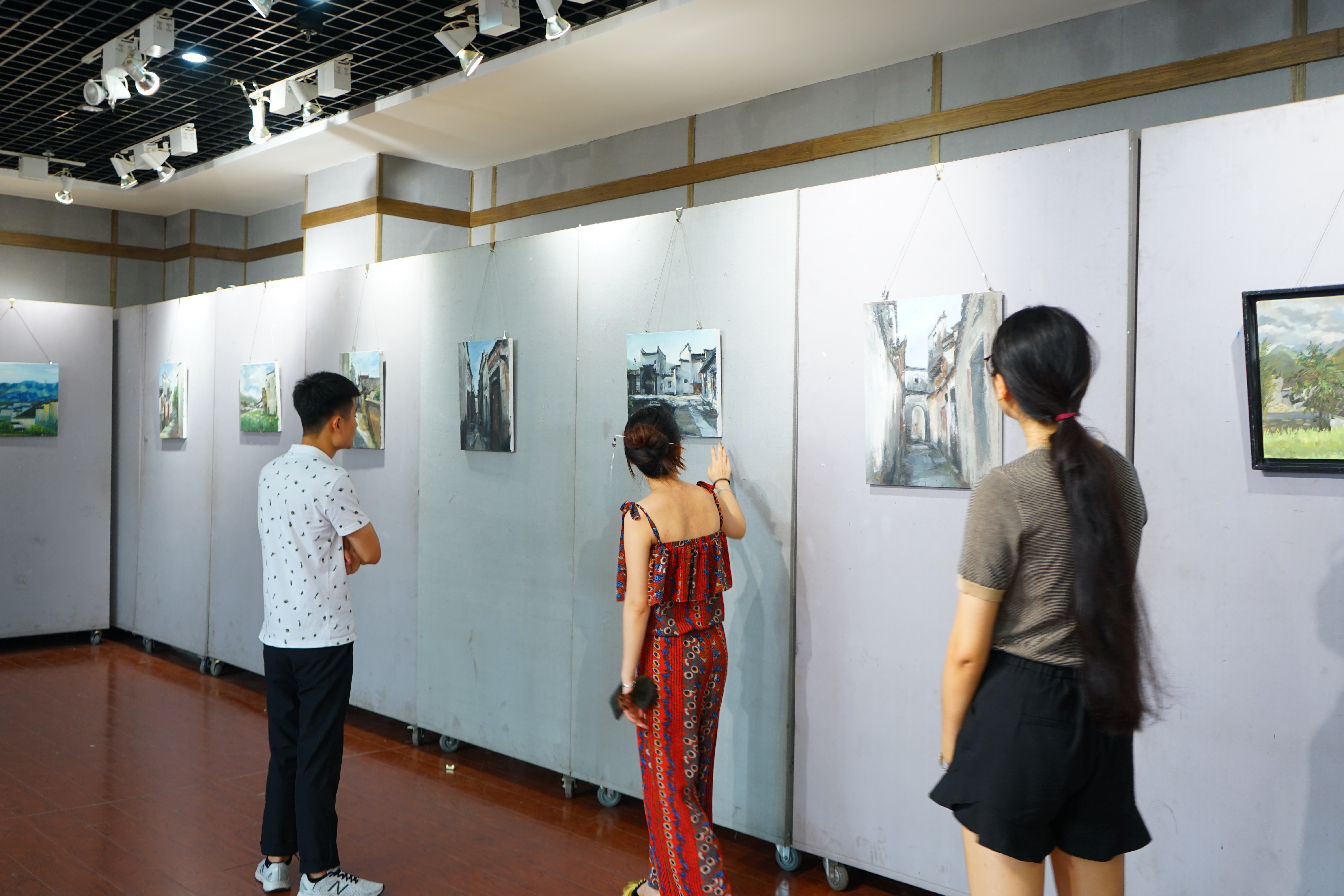 艺术学院举办2015级油画专业安徽写生作品展